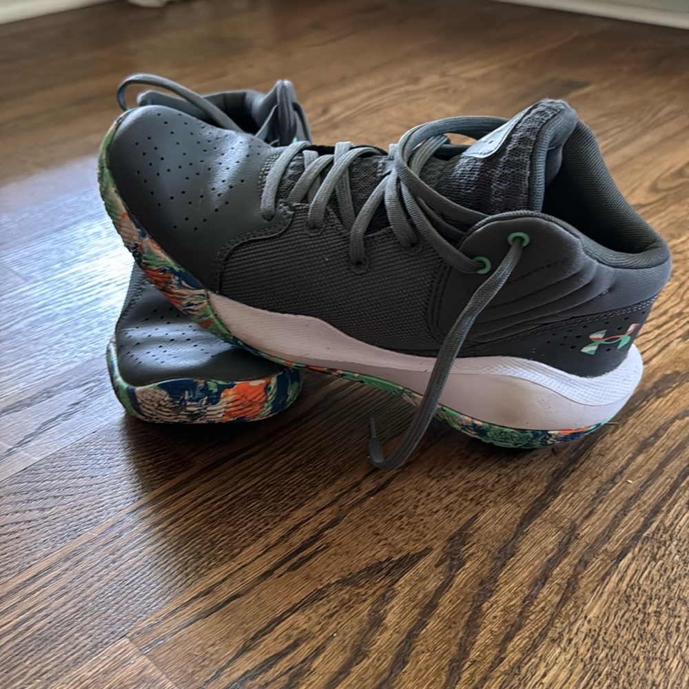 Size 6 Under Armour Jet ‘21